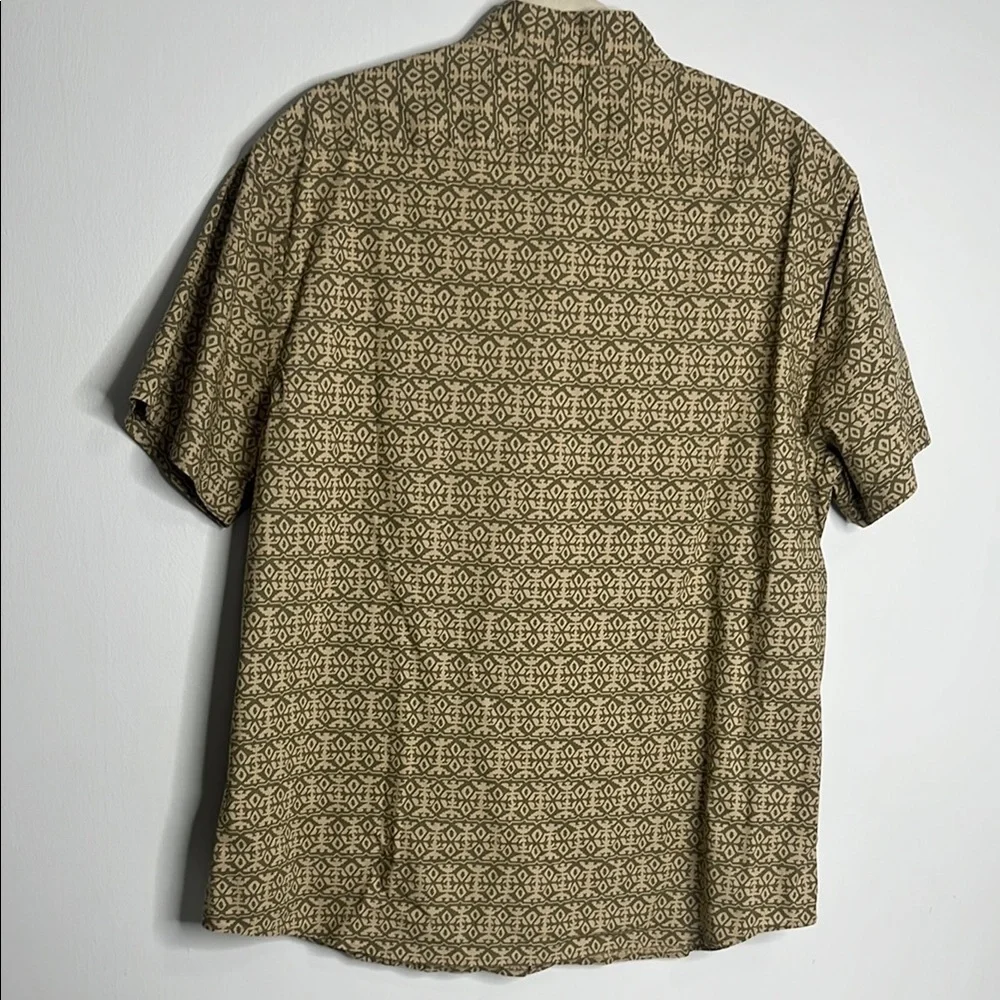 Banana Republic XL Men's Tan Patterned Shirt